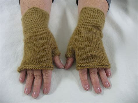 Ravelry Easy Fingerless Mitts Pattern By Amanda Lilley