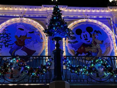 Disneyland Paris Unveils Enchanting Winter Wonderland For Disney S