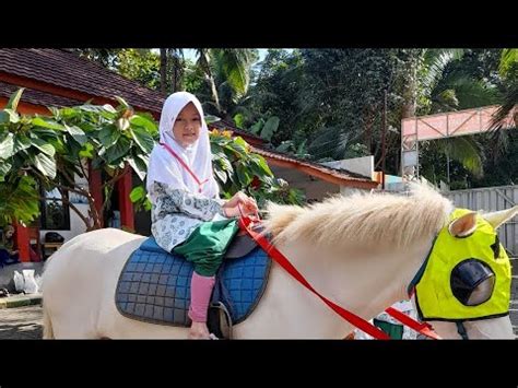 Clarissa Dan Teman Teman Belajar Berkuda Di Sekolah Seru Banget