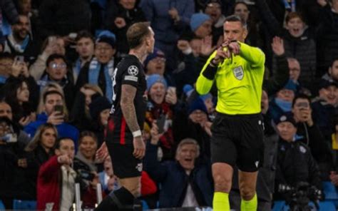 Fàbregas en Hummels zien dubieuze penalty City We zijn het spoor