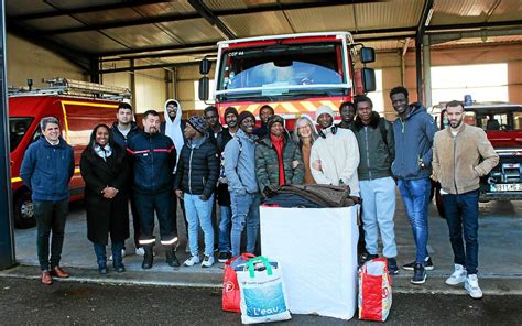 À Saint Thégonnec Loc Eguiner les pompiers généreux avec les jeunes de