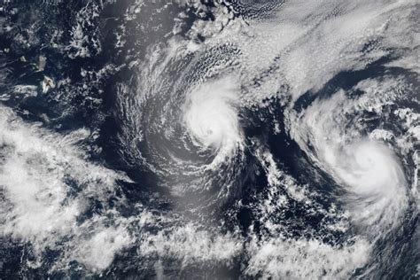 Iselle Lashes Hawaii With Wind Rain As Julio Threatens Toronto Sun