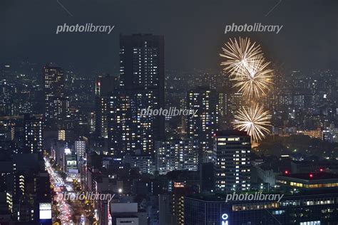 天神祭の奉納花火 2023年桜宮橋にて 写真素材 7347156 フォトライブラリー Photolibrary