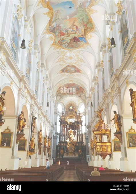 Interior Of St Peters Church Stock Photo - Alamy