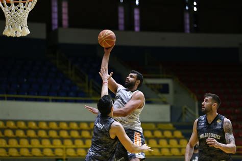 Mogi Basquete Faz Ltimo Treino Antes Do Embarque Para Playoff Para O