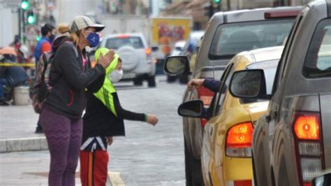 C Mo Naci La Tradici N De Quemar Monigotes En Ecuador Hace A Os