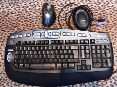 Microsoft Wireless Optical Desktop Elite Keyboard 1011 Mouse 1007