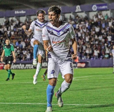 Universitario De Deportes Jordan Guivin Confes Su Hinchaje Por La U