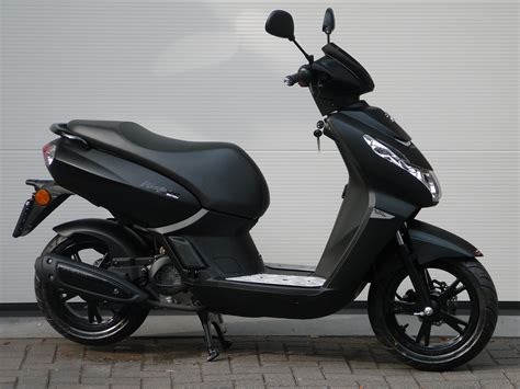 Peugeot Kisbee Black Edition Metselaar Scooters