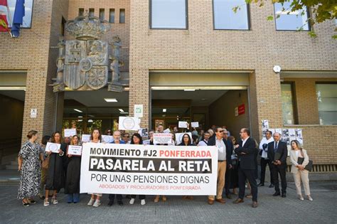 Abogados Y Procuradores Mutualistas Se Concentran En Ponferrada Para