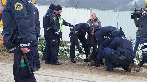 Nad Spuntane Kmete Ponovno S Policijo Dnevnik