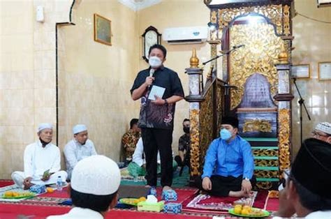 Kepedulian Herman Deru Tambah Semangat Umat Makmurkan Masjid Tabloid Desa