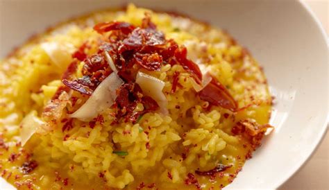 Risotto Cremoso Allo Zafferano Con Parmigiano E Speck Croccante Un