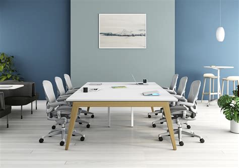 LAYOUT STUDIO | Office desk By Herman Miller