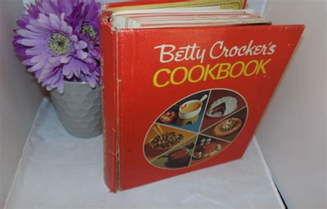 Vintage Betty Crocker S Cookbook 1973 19th Print Red Pie 5 Etsy Etsy Betty Crocker Vintage