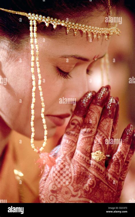 Vestidos De Novia Boda India Sari Maquillaje Tradicional Haciendo