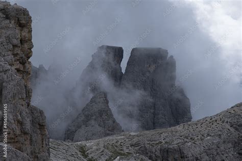 La Bellezza Dei Panorami Delle Dolomiti Immersi Nelle Famose Montagne