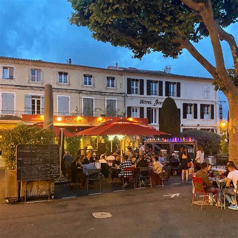 Le Caf De La Place Saint Remy De Provence Menu Prijzen En