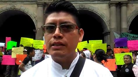 Continúa protesta en la entrada del Palacio de Gobierno e oaxaca