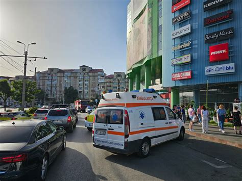 Peste De Persoane Evacuate Din Mall Foto Stiri Din Botosani