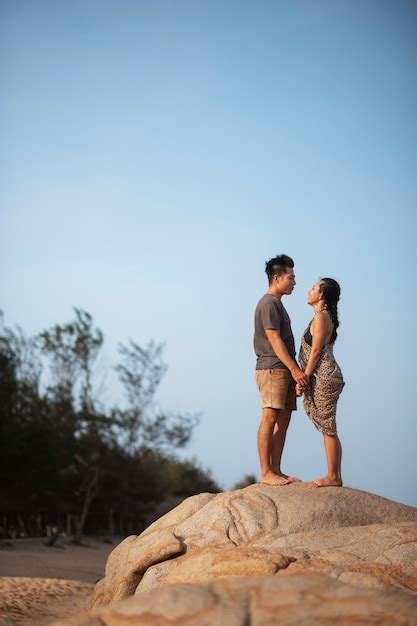 Casal romântico completo em férias Foto Premium