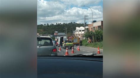 A Gazeta Acidente Deixa Um Ferido E Interditada Faixa Da BR 101 Na Serra