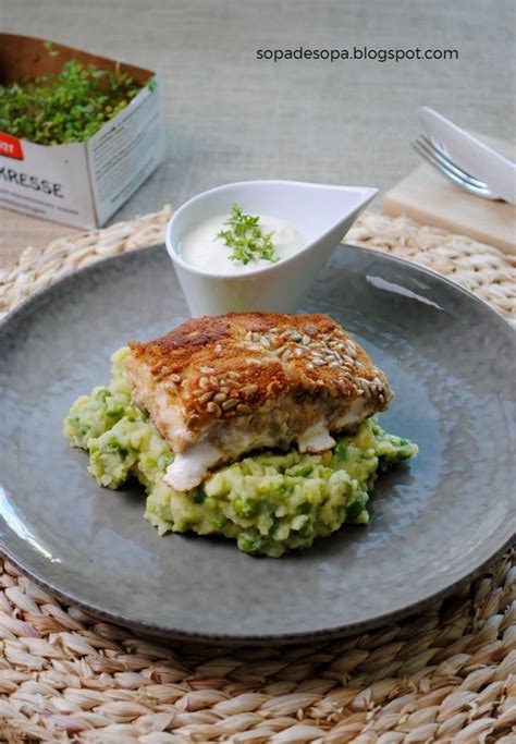 Escalope De Salm N Sobre Pur De Patata Con Guisantes Y Dip De Yogur