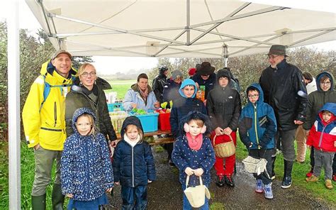 À Audierne quelques enfants courageux ont bravé la pluie pour la