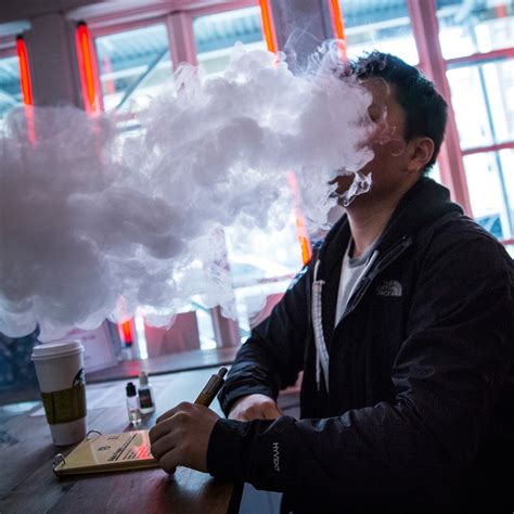 Pourquoi Marlboro investit massivement dans la cigarette électronique