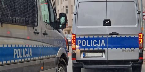 Policjant To Policjant Jak Potr Ci Kogo Na Pasach Nie Zostanie Mu