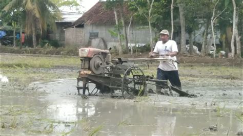 Quick G Zeva Bajak Sawah Siang Ll Traktor Sawah Kubota Bekerja