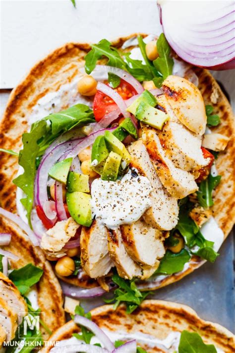 Make This Mouthwatering Grilled Chicken Pita At Home