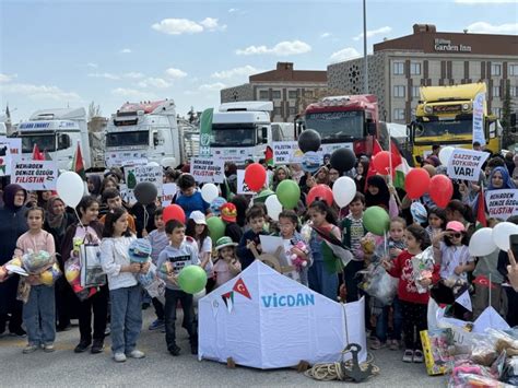 Konyadan Gazzeye yardım eli 22 TIR dualarla uğurlandı