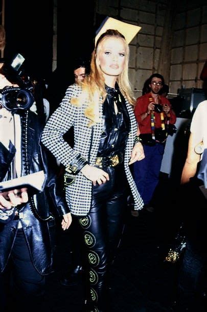 Karen Mulder Backstage Gianni Versace Runway Show Rtw Fall