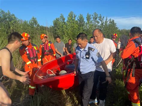 生死营救！宣城一八旬老人被困江中 消防员开快艇救援凤凰网安徽凤凰网