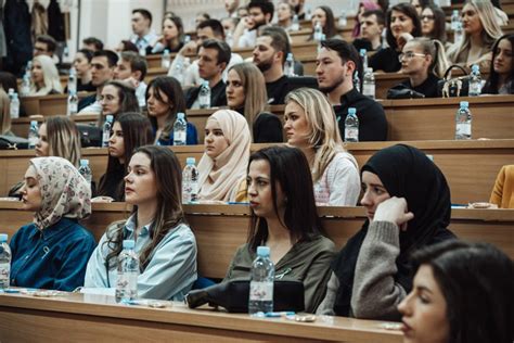 Foto Otvoren Ti Stop Raku Grli A Materice U Tuzli Rak Ne Bira Ti