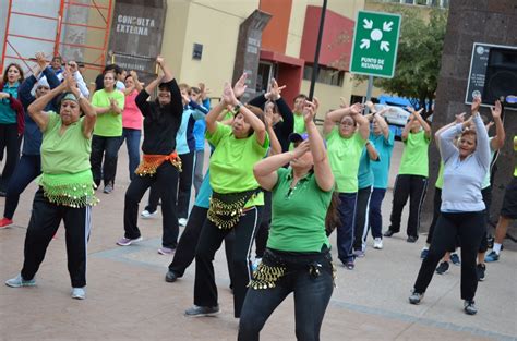 Realiza Pensiones Civiles Del Estado Clase De Yoga Y Zumba En La Plaza