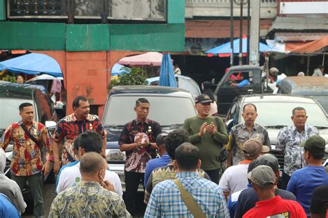 Kolaborasi PUD Pasar Dan Kecamatan Medan Sunggal Adakan Gotong Royong