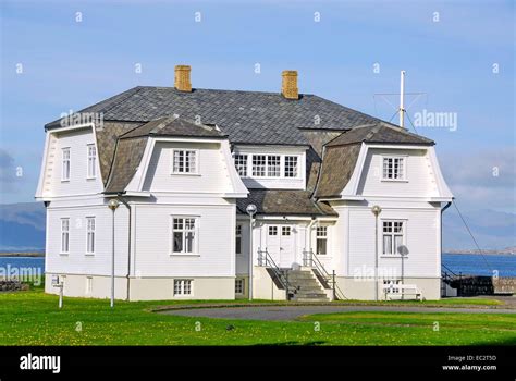 President Reagan and President Gorbachev Summit house in Reykjavik ...