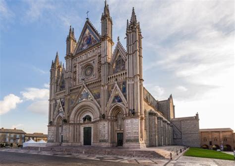 Lais Puzzle Mittelalterliche Kathedrale In Orvieto Umbrien Italien