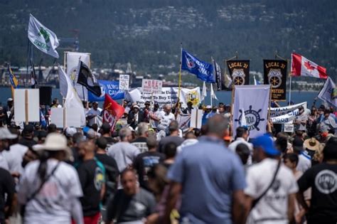 B.C. port dispute ends as workers vote to accept new deal | CBC News