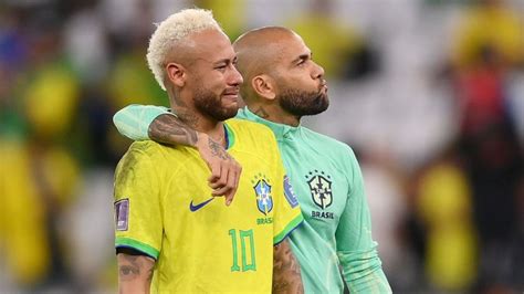 Daniel Alves deve receber ajuda de Neymar pai fiança diz jornal