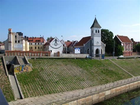 La Iglesia En La Ciudad De Kaunas Lituania Foto Premium