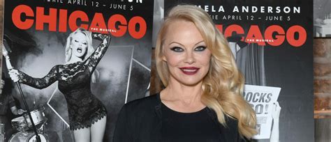 Pamela Anderson victime du geste déplacé d un acteur sur le tournage d