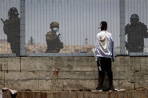 Ceuta Ou La Mort Des Milliers De Marocains Prêts à Tout Pour Rallier