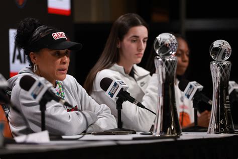 Dawn Staley Doubles Down On Her Major Praise For Caitlin Clark The Spun