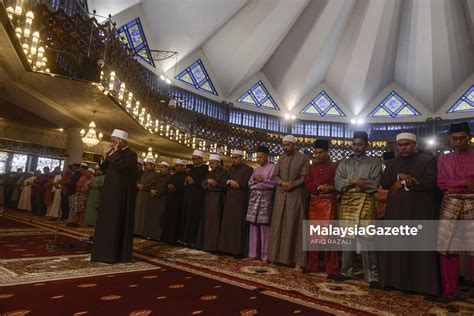 Tun Mahathir Solat Aidiladha Di Masjid Negara