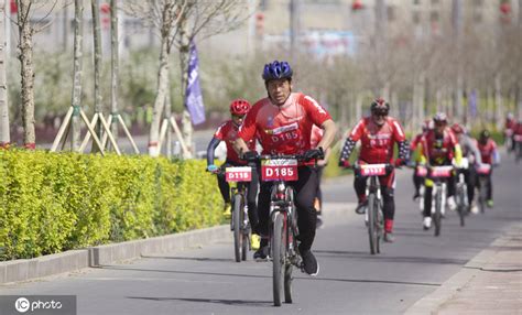 新疆库尔勒：山地自行车挑战赛激情开赛 搜狐大视野 搜狐新闻