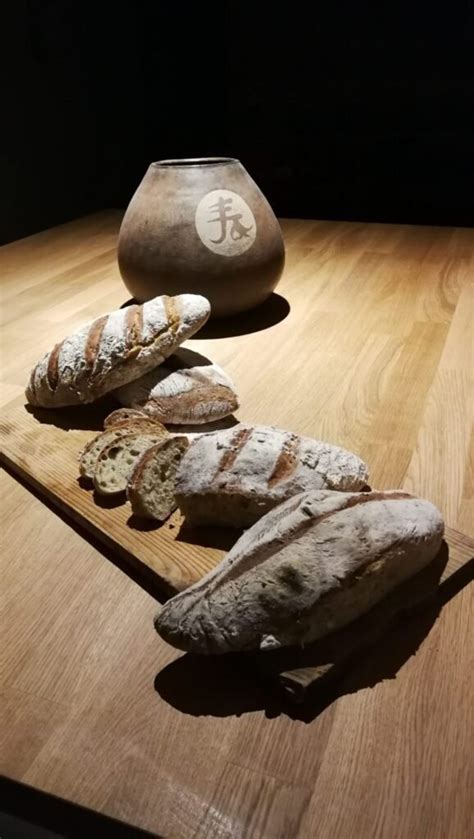 Le pain abeilles cigales KERBELEG Petit déjeuner