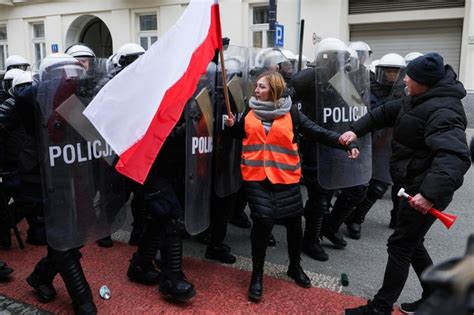 Zamieszki Na Prote Cie Rolnik W Policja Szuka Tych Os B Rmf